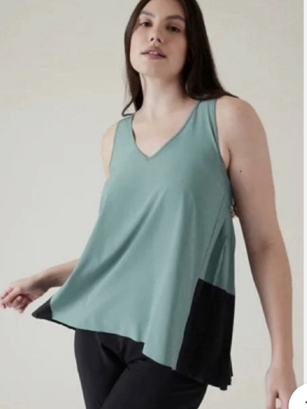 👗Athleta spring forward swing Sky Blue and Black V-Neck pleated tank Top